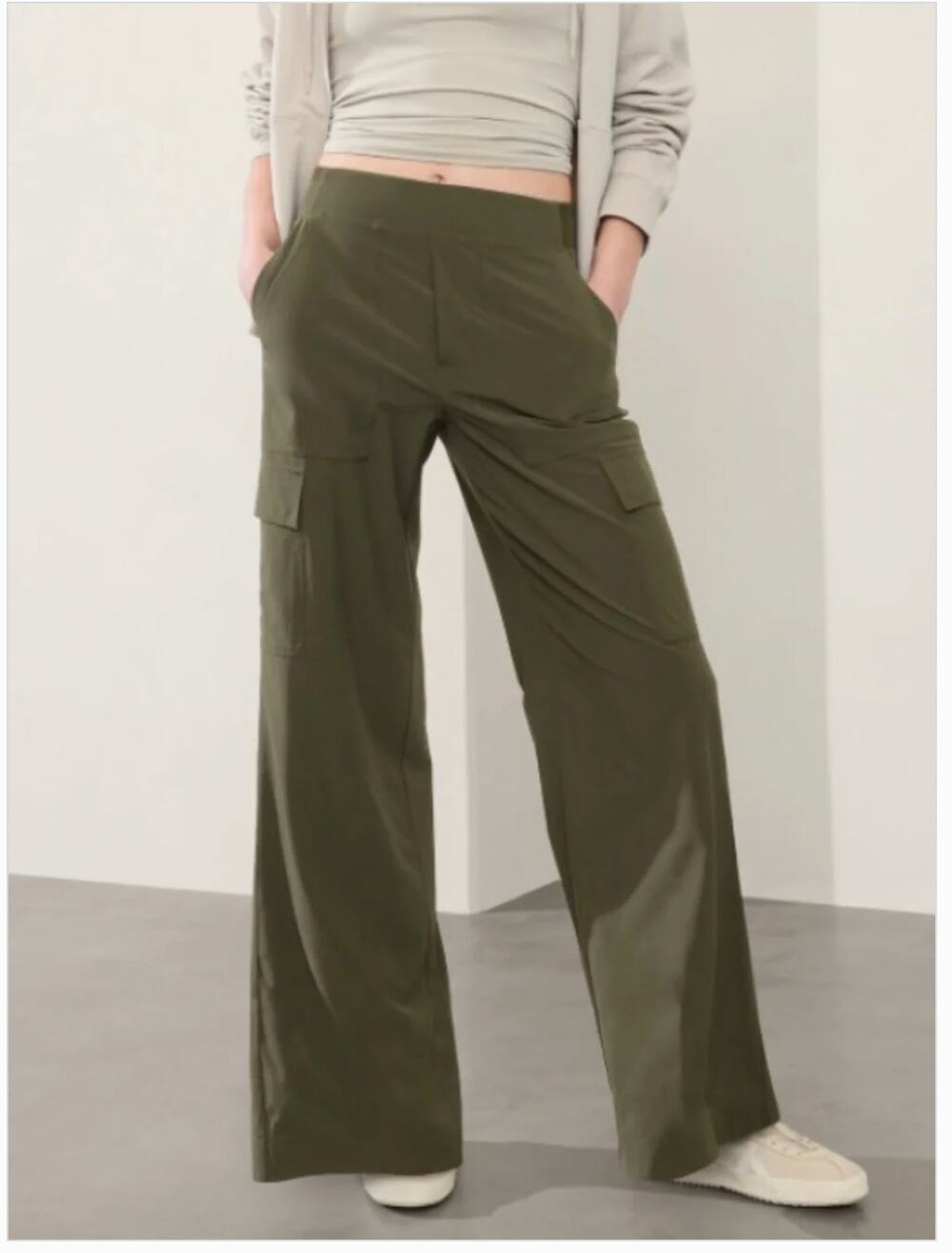 Athleta Brooklyn Heights High Rise Cargo Pant in Aspen Olive Green size 16